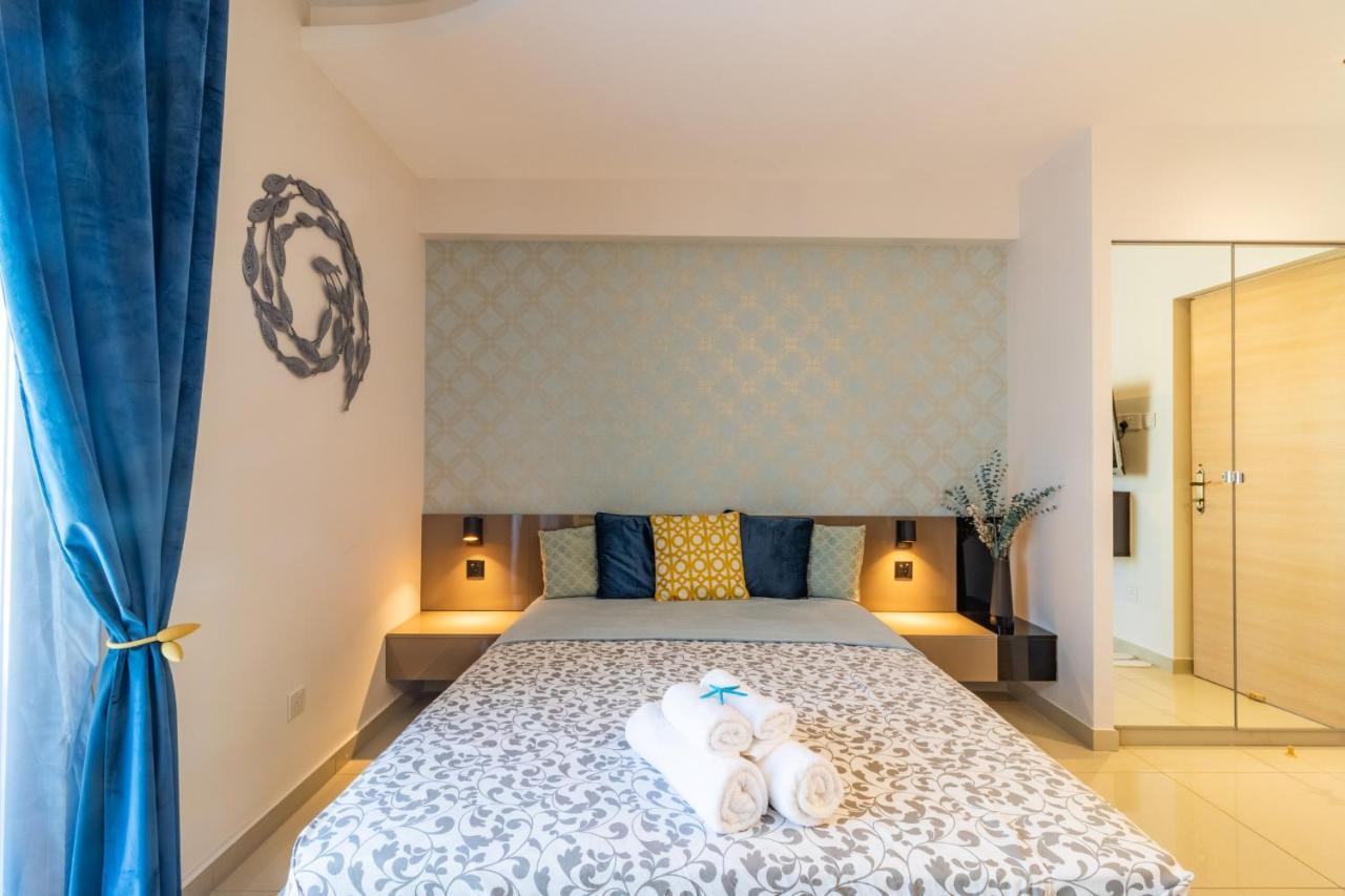 Light House - Seafront Cosy Studio With Library 파포스 외부 사진